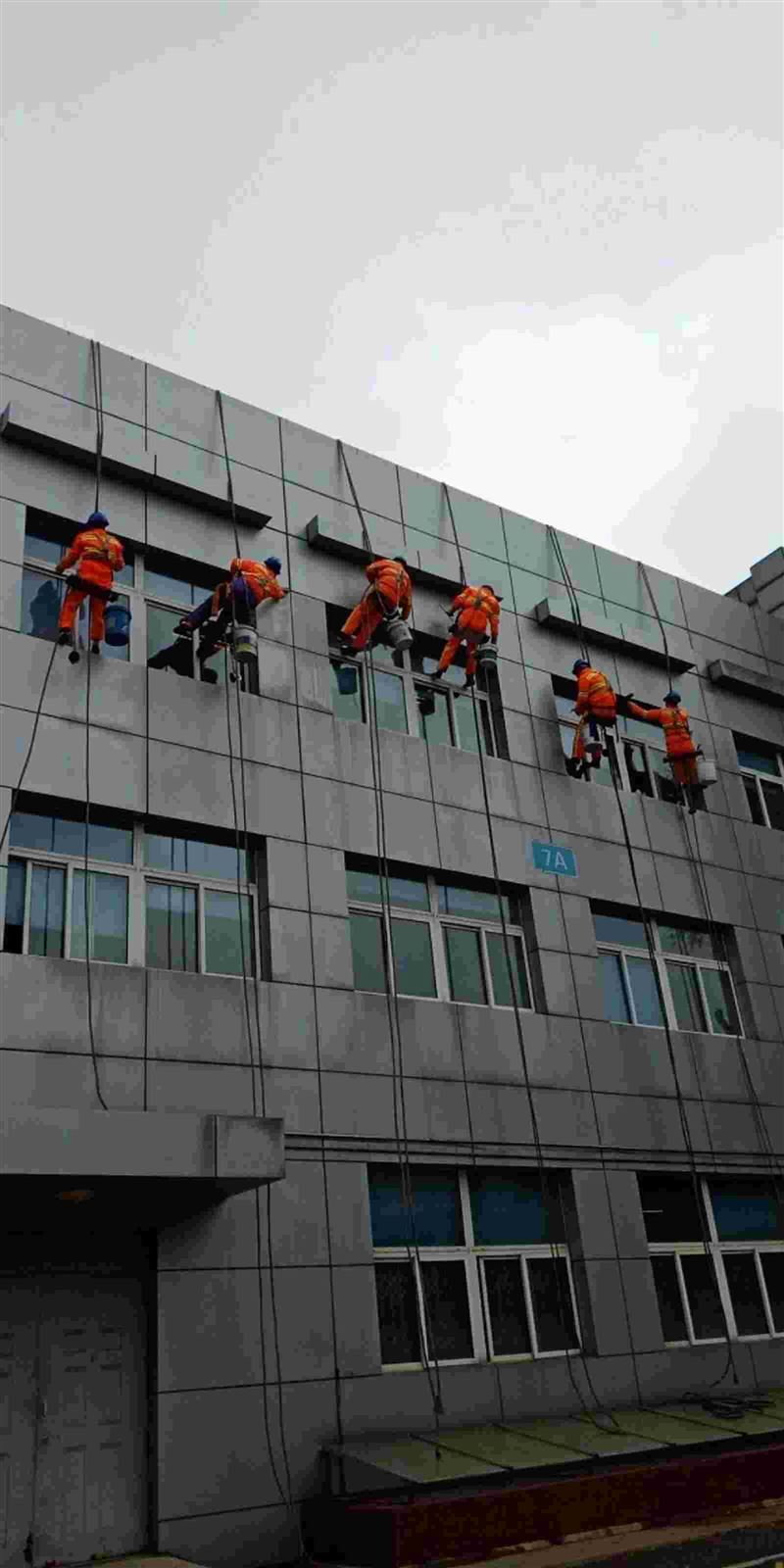 开荒保洁:新居室内开荒保洁、旧居开荒保洁、别墅开荒保洁、开荒保洁、装潢后开荒保洁